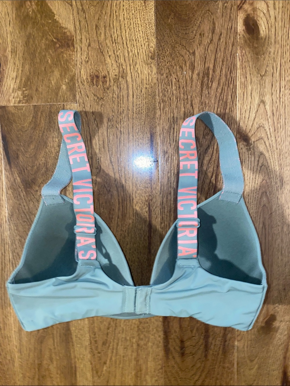 Victoria's Secret Light Moss Green T-Shirt Bra with thick Pink Branded Straps - Picture 3 of 7